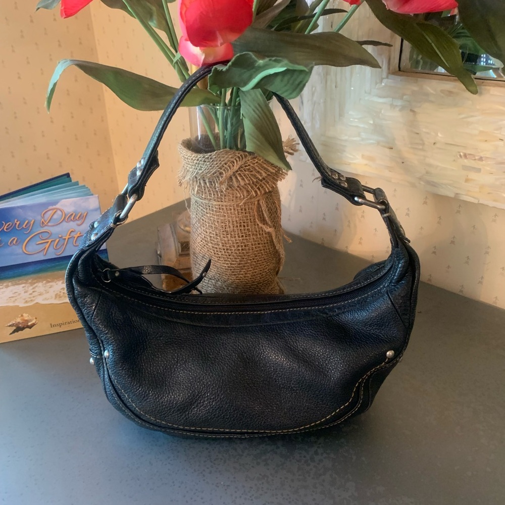Kenneth Cole Reaction, BLACK pebble leather SO-SOFT small hobo bag, zip closure.